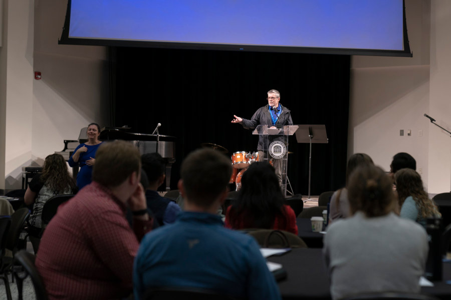Ian Buntain, director of the World Missions Center and associate professor of missions in the Roy J. Fish School of Evangelism and Missions, welcomes attendees to the Sending Church Conference. (Southwestern Baptist Theological Seminary/Amanda Williams)