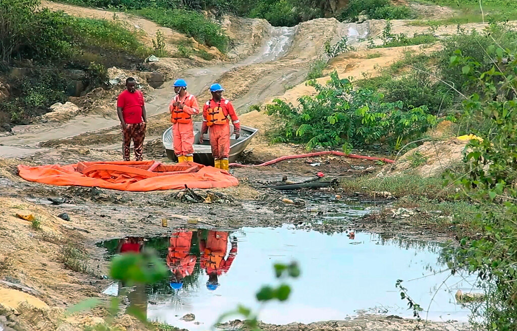 Oil spill from Shell pipeline fouls farms and a river in a long ...