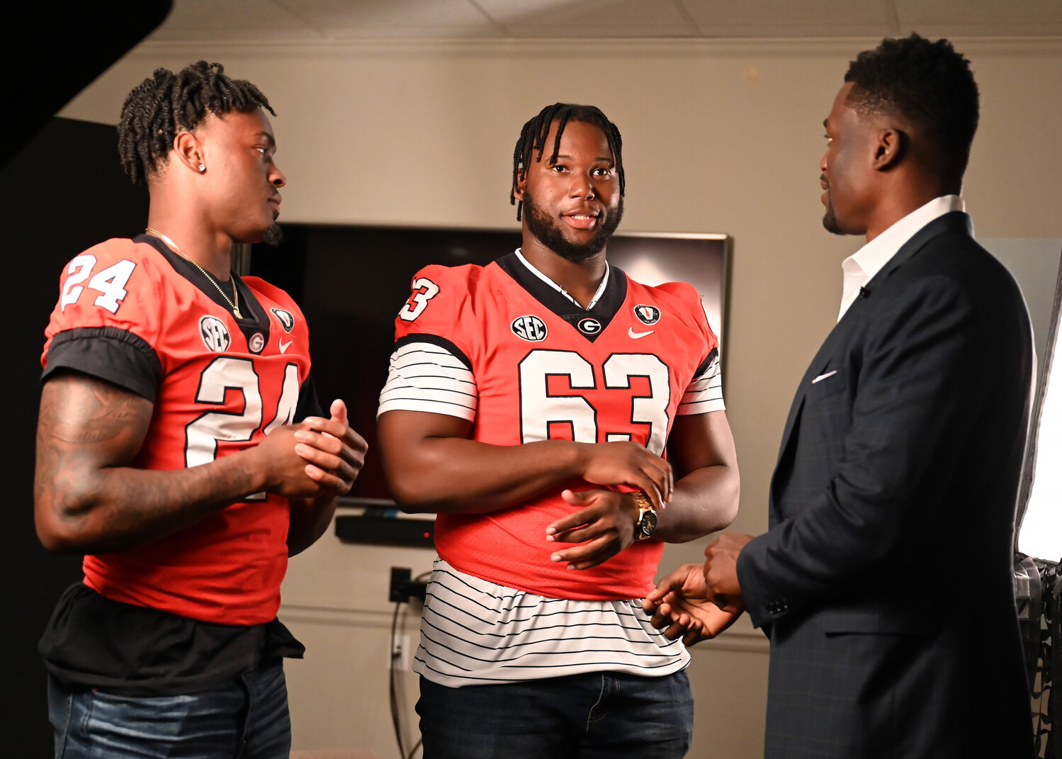 Former UGA player and NFL tight end Ben Watson speaks with current Georgia players Malaki Starks, left, and Sedrick Van Pran prior to a photo opportunity Friday at the Fellowship of Christian Athletes UGA Night of Champions event at First Baptist Church of Woodstock. (Index/Henry Durand)
