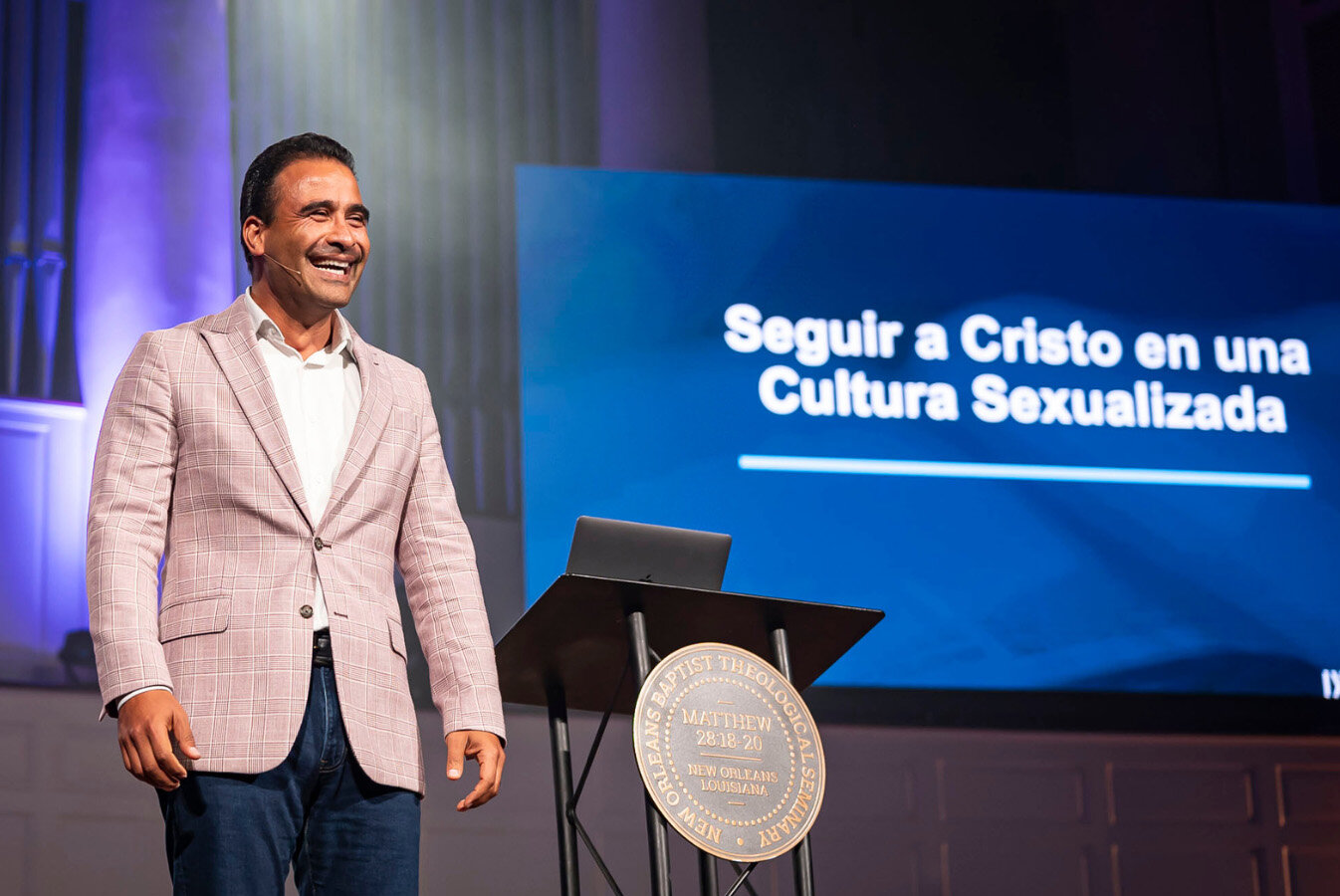 Julio Arriola, director of Send Network for the Southern Baptist of Texas Convention, speaks at the “Abre Mis Ojos” conference at New Orleans Baptist Theological Seminary. (Photo/New Orleans Baptist Theological Seminary)