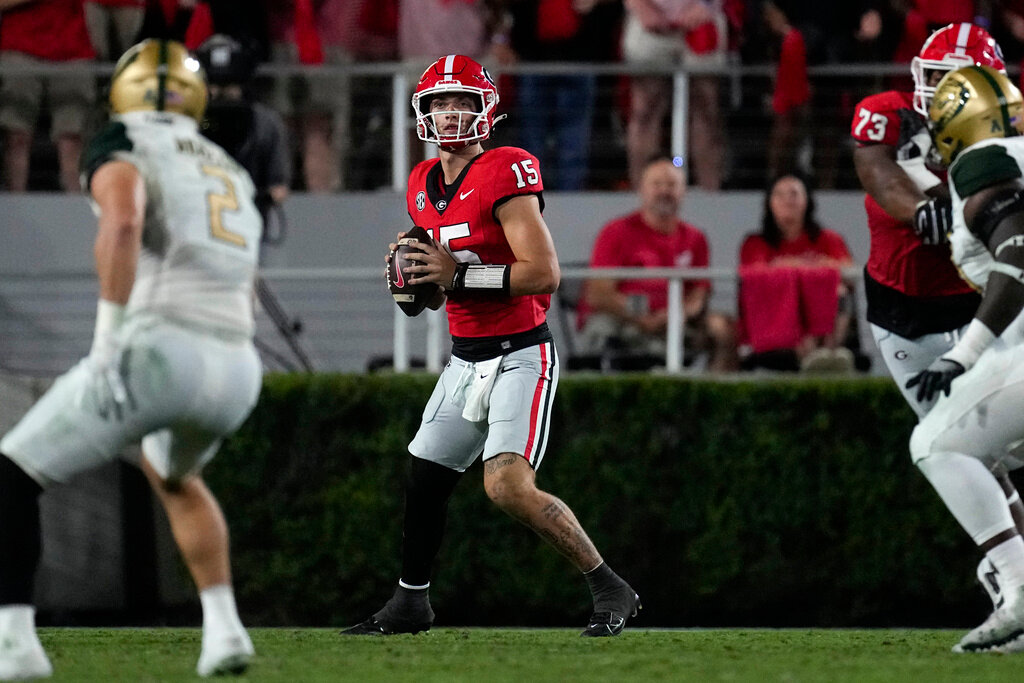 Georgia quarterback Carson Beck (15) looks for a open receiver during the first half against UAB , Saturday, Sept. 23, 2023, in Athens, Ga. (AP Photo/John Bazemore)
