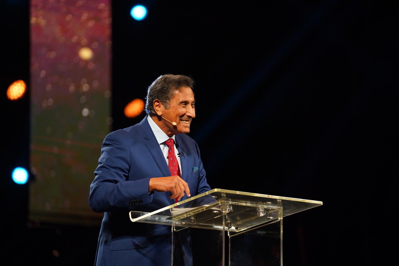Michael Youssef preaches in his native Egypt in an evangelistic event that saw more than 7,850 people put their faith in Christ. (Photo/Leading the Way)