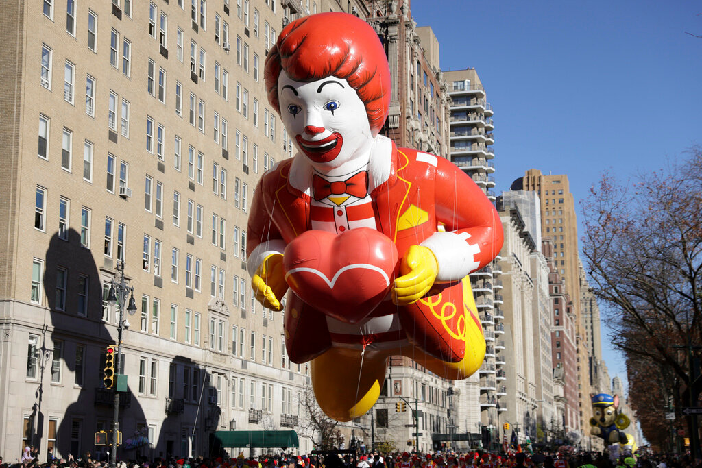 Balloons, bands and Santa Macy’s Thanksgiving Day Parade ushers in