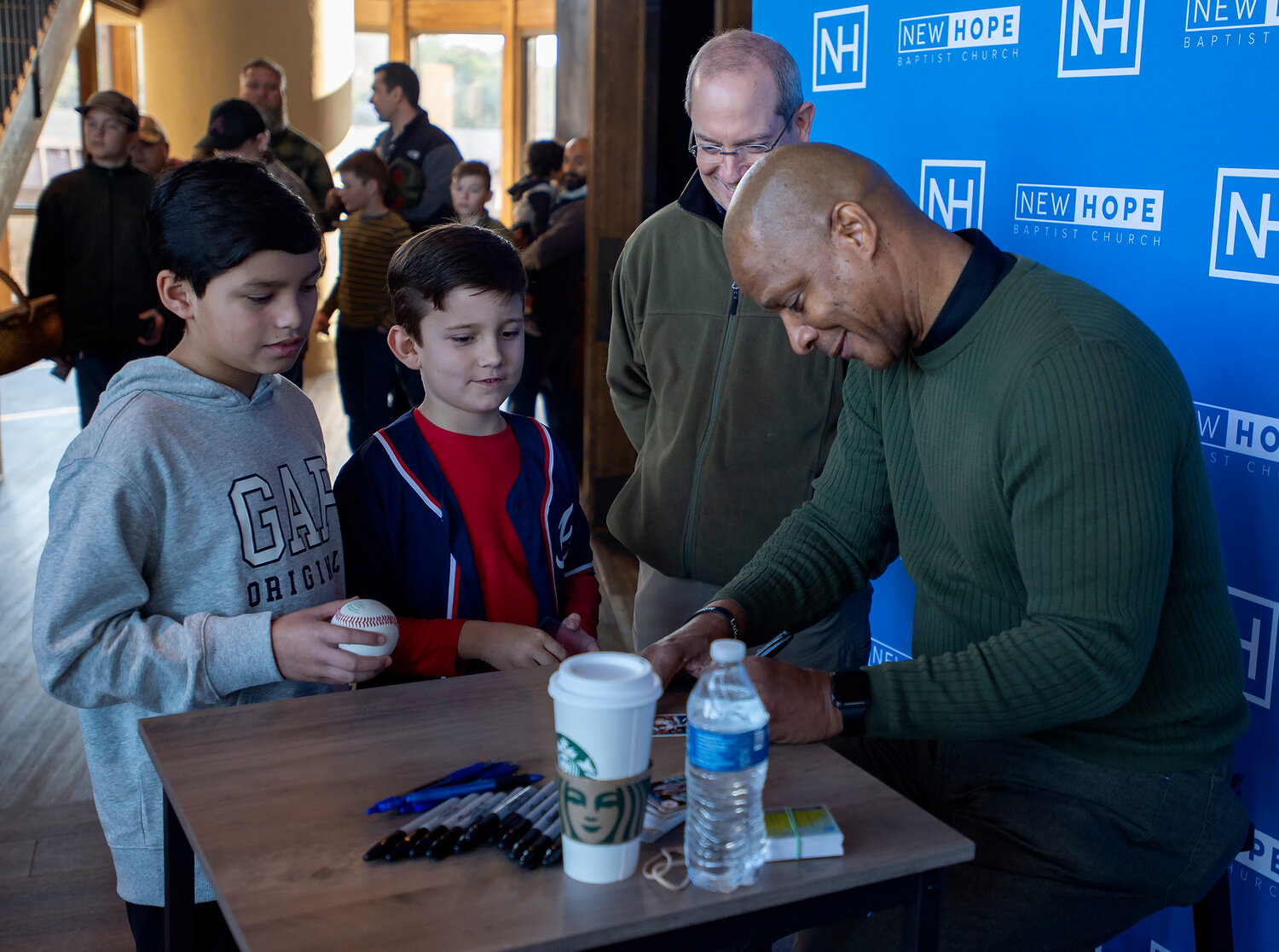 Darryl Strawberry signs an autograph for young fans at New Hope Baptist Church in Fayetteville, Ga., Saturday, Feb. 3, 2024. (Index/Henry Durand)