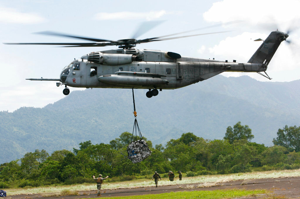 A CH-53E Super Stallion delivers aid in Indonesia in 2009. (AP Photo/Wong Maye-E, File)