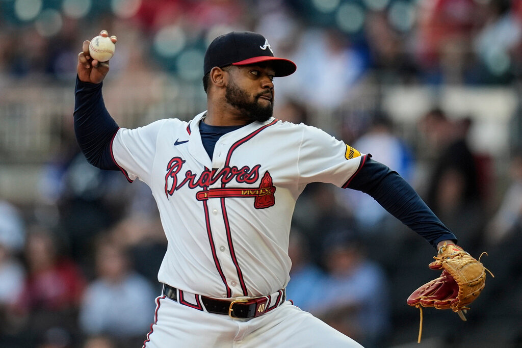 Marcell Ozuna hits a home run to give the Braves a 3-1 win over the first-place Phillies