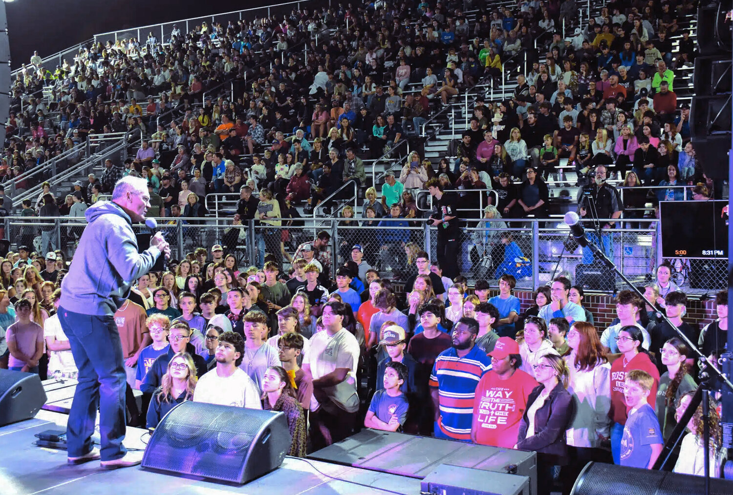 Rick Gage, founder of Duluth, Ga.-based GO TELL Ministries, urged the crowd to turn to Christ before it is too late. By the end of the four-day spiritual encounter, including all outside related events, 1,300 had made decisions for Christ, with more than 600 stepping forward to accept Christ. (Baptist Message/Brian Blackwell)