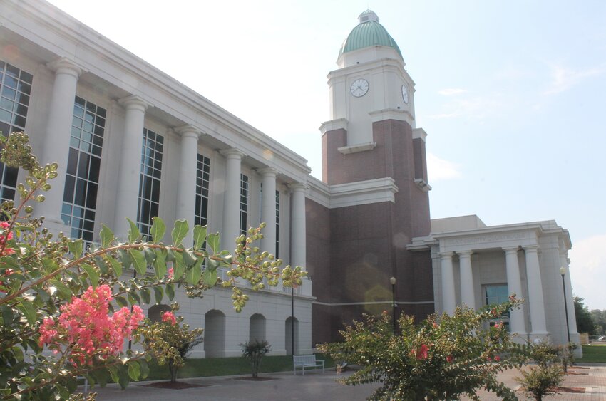 The Low Bono Waiting Room is located on the first floor of the Clay County Courthouse at 825 N. Orange Ave. After scheduling an appointment online and passing through security, make a left and walk toward the Clerk’s Office Administration.