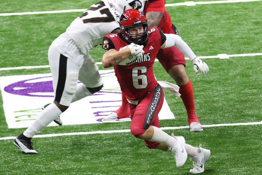 Former Ridgeview High quarterback Tyler Huff breaks for end zone and touchdown for Jacksonville Sharks in 54-48 upset win over defending two-time Indoor Football League champion Arizona Rattlers Saturday night in Jacksonville. Huff joined the Sharks on May 20.
