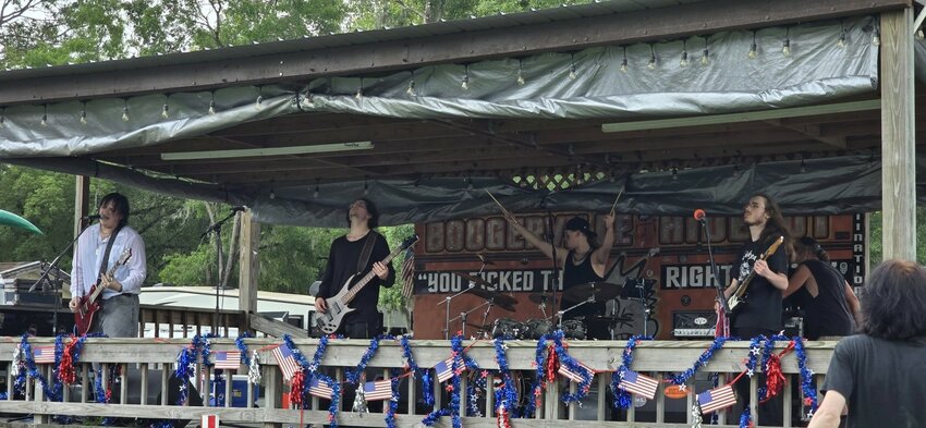 Tara Nova went through a 30-minute set.