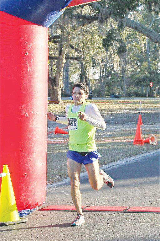 Correspondent photos by Ray Dimonda
Jacksonville’s Alejandro Hernandez, 22, won the Florida Striders Resolution Run 5K in 16:36 ahead of 490 runners on Saturday.