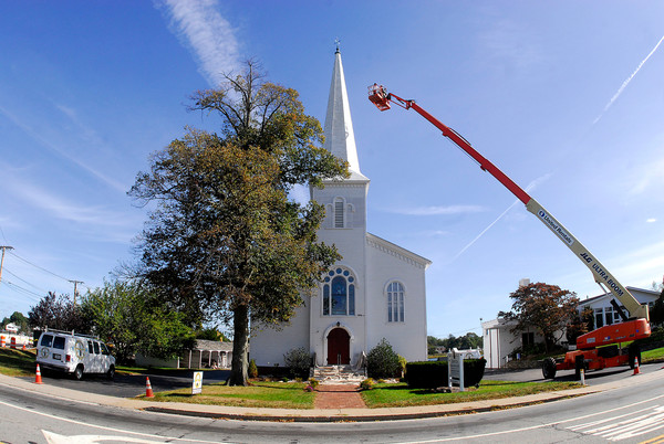“A Solstice Retreat to Rest, Reflect, Recharge, and Resist” will be held on Monday, June 23, starting at 7 p.m. on the terrace of Barrington Congregational Church.