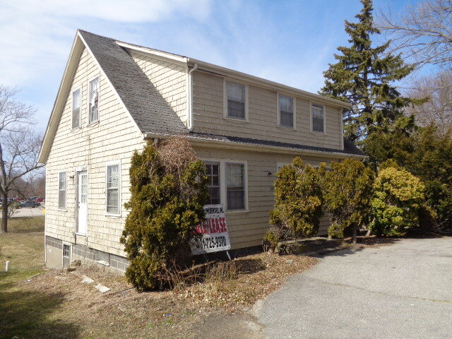 The house at 607 Metacom Ave., from the town's tax assessment database.