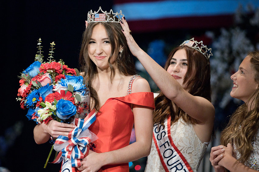 Gwenyth Tucker is crowned the 2022 Miss Fourth of July by 2021 winner, Victoria Travassos.