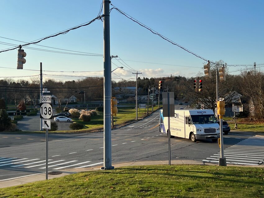 The intersection of East Main Road and Turnpike Avenue (looking south) where the roundabout is being proposed. The main entrance to Clements&rsquo; Marketplace is at left.