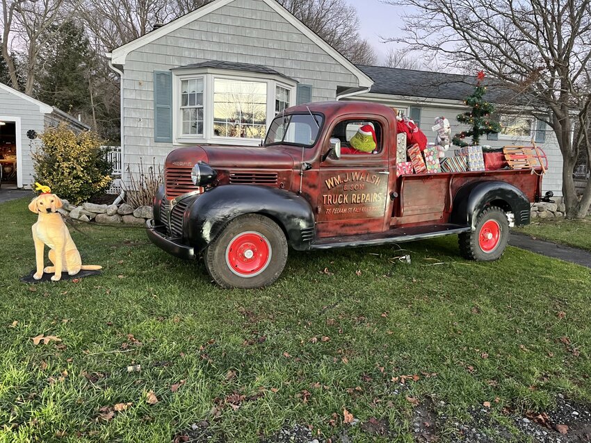 The Grinch, with his trusty &ldquo;reindeer&rdquo; Max, hauls off a load of gifts from in front of 67 Fox Hill Ave. in Bristol.