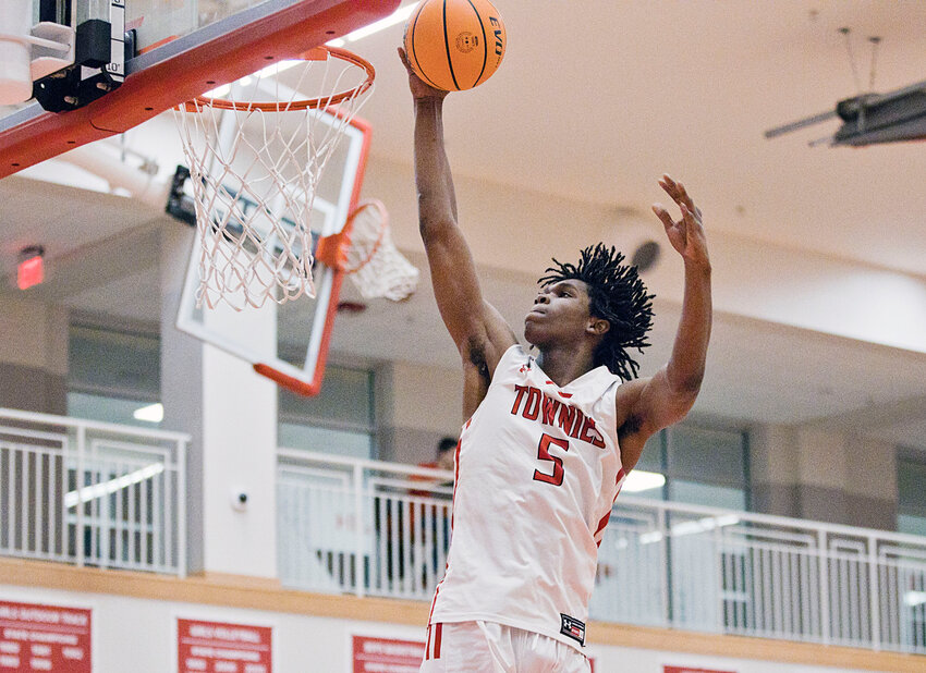 Kenaz Ochgwu had 15 points and 17 rebounds to led the EPHS boys' basketball team past Portsmouth for the Townies' fifth win in a row.