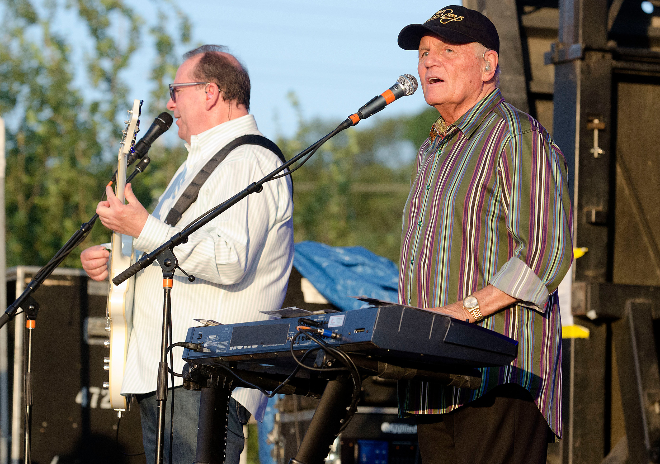 Bruce Johnston on keyboards (right) plays "Catch a Wave."