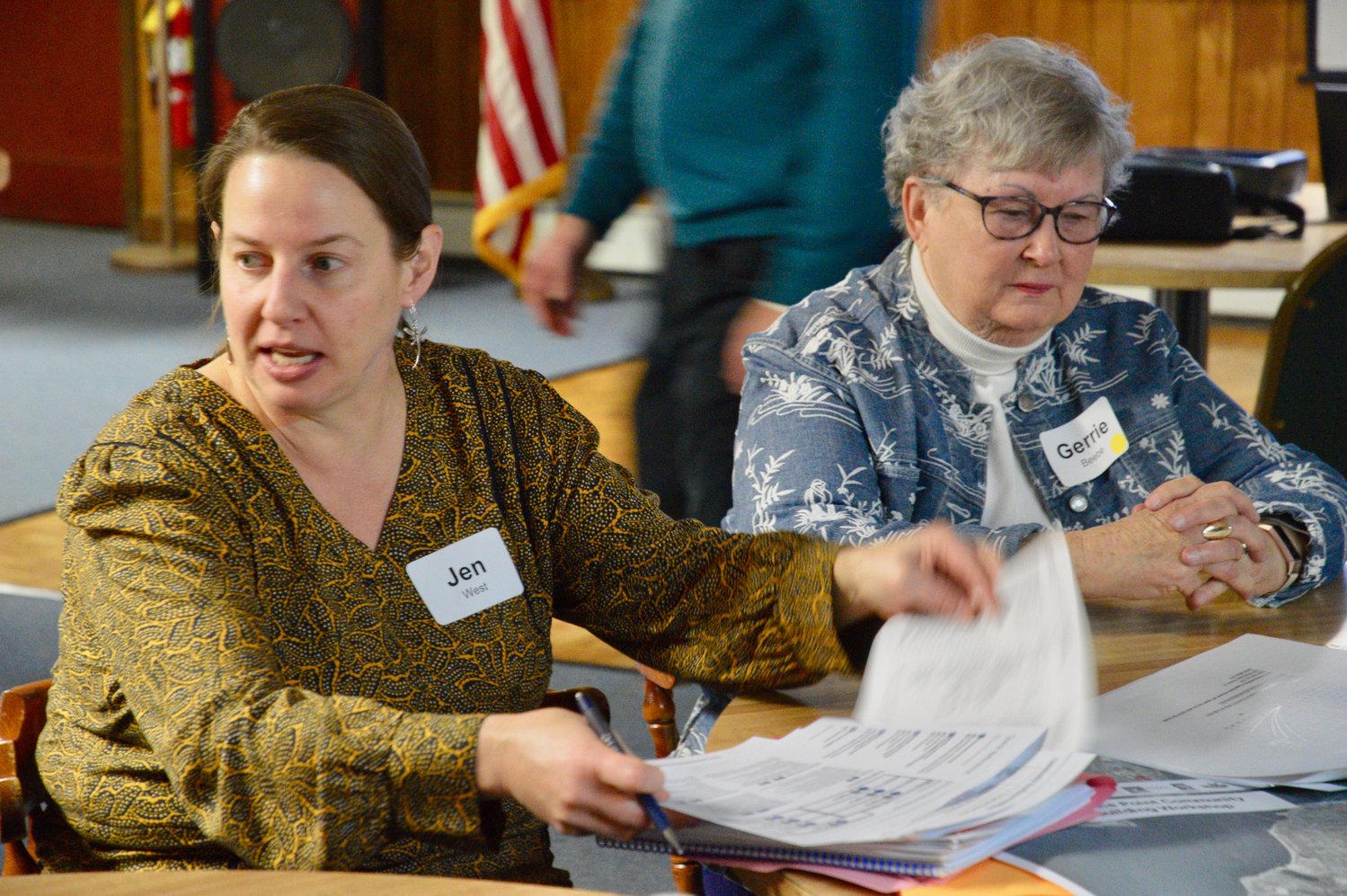 Jen West (left) discusses coastal resiliency issues with Common Fence Point resident Gerrie Beebe and other members of the “Yellow Group” during the workshop at the VFW Hall on Anthony Road.