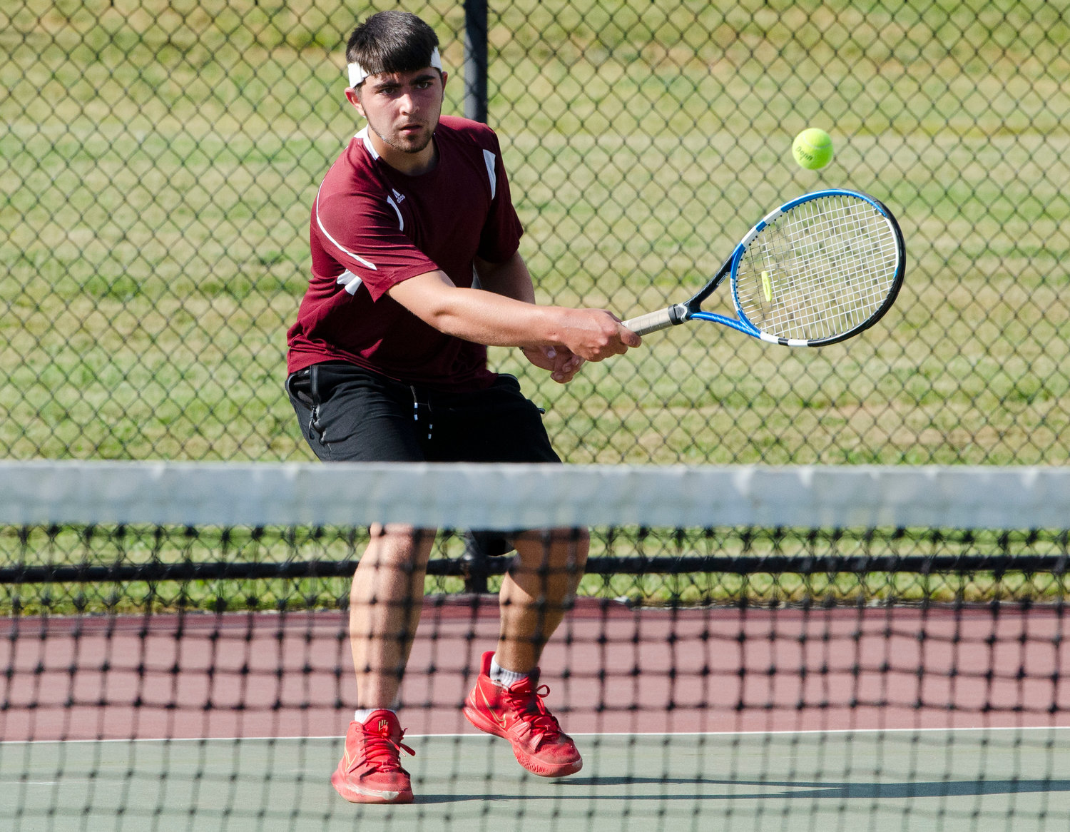 First singles player Luke Del Deo lost to Falcons Dan Meyerson, 2-6, 3-6.