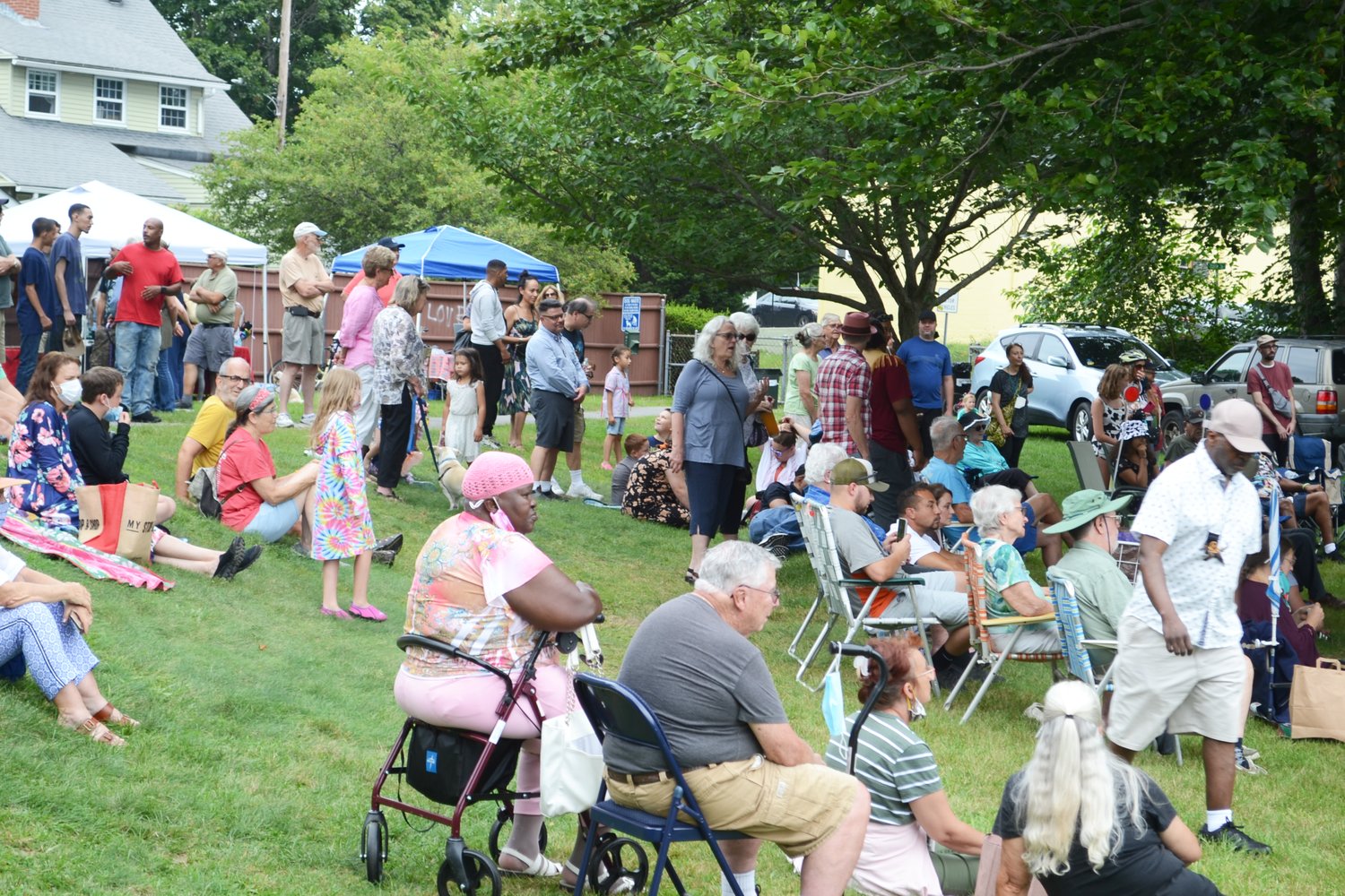 A crowd of 250 to 300 people gathered at Burr’s Hill in Warren to witness the Pokanoket Heritage Day ceremony.