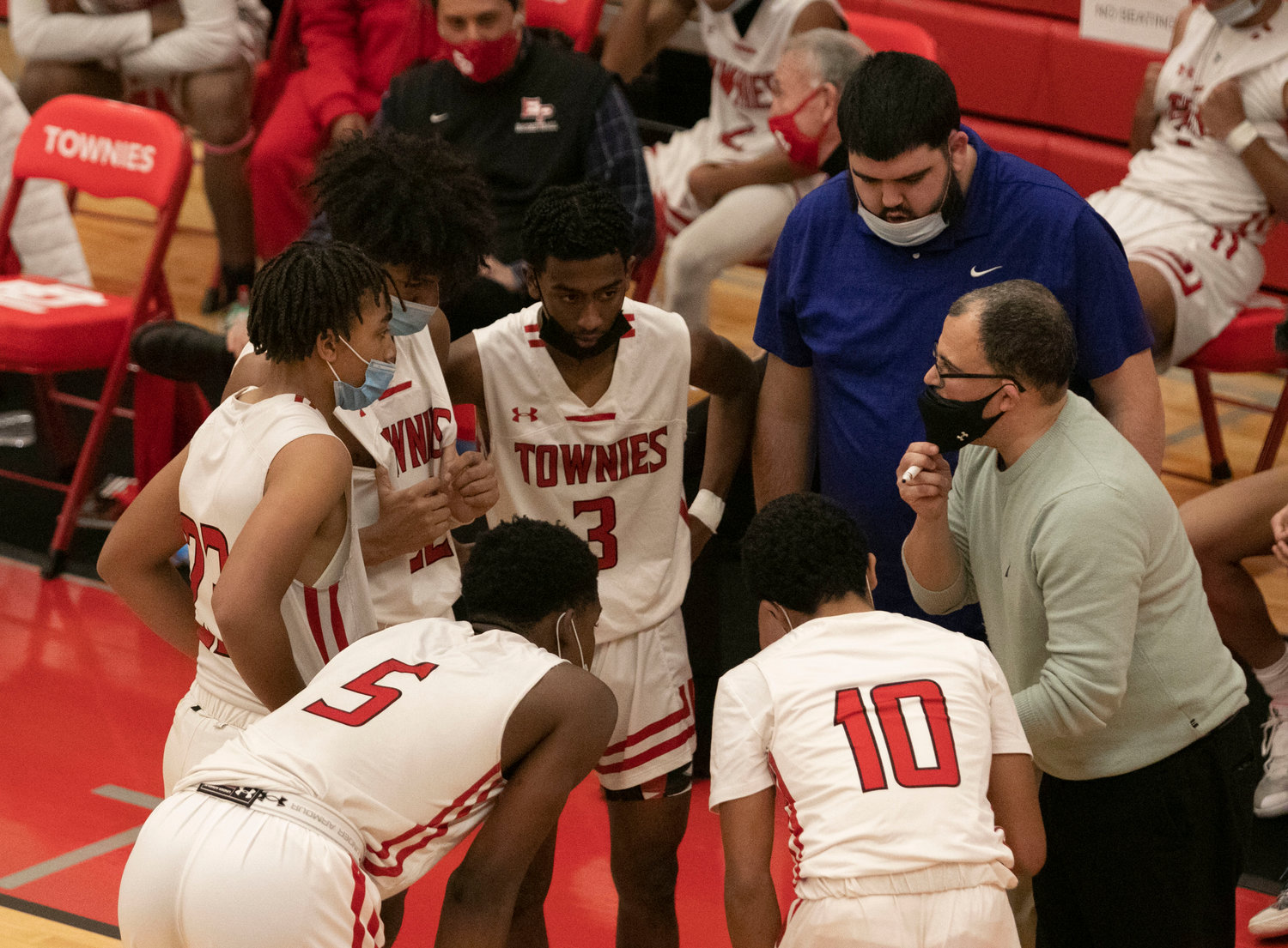 Head coach Joe Andrade talks strategy with the team during a time out in the third quarter.