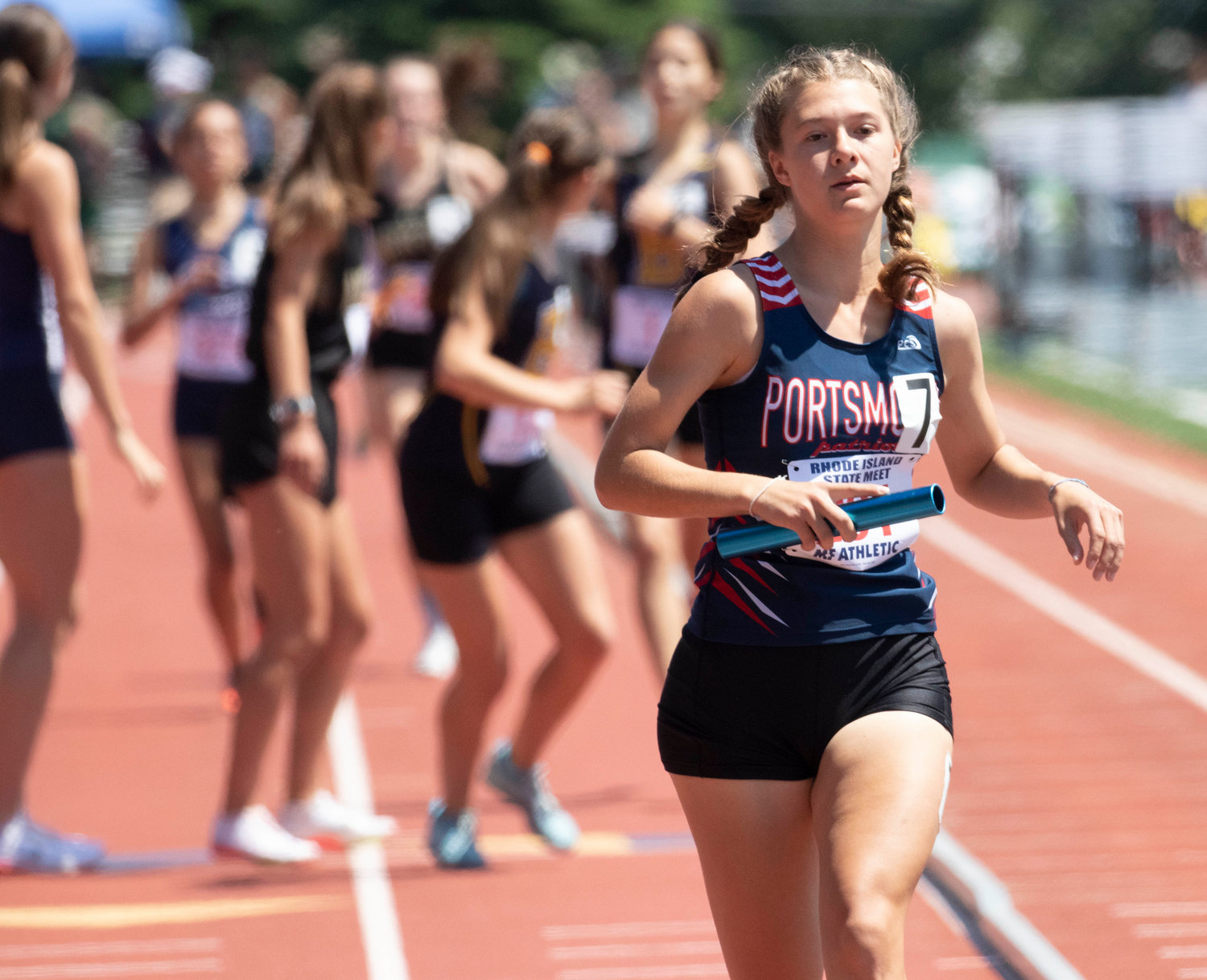 Addison Mau runs a leg of the girls’ 4x800-meter relay.