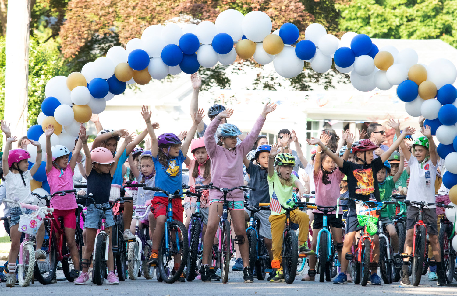 Cyclists line up under the balloons on Riverside Drive and start the ride.