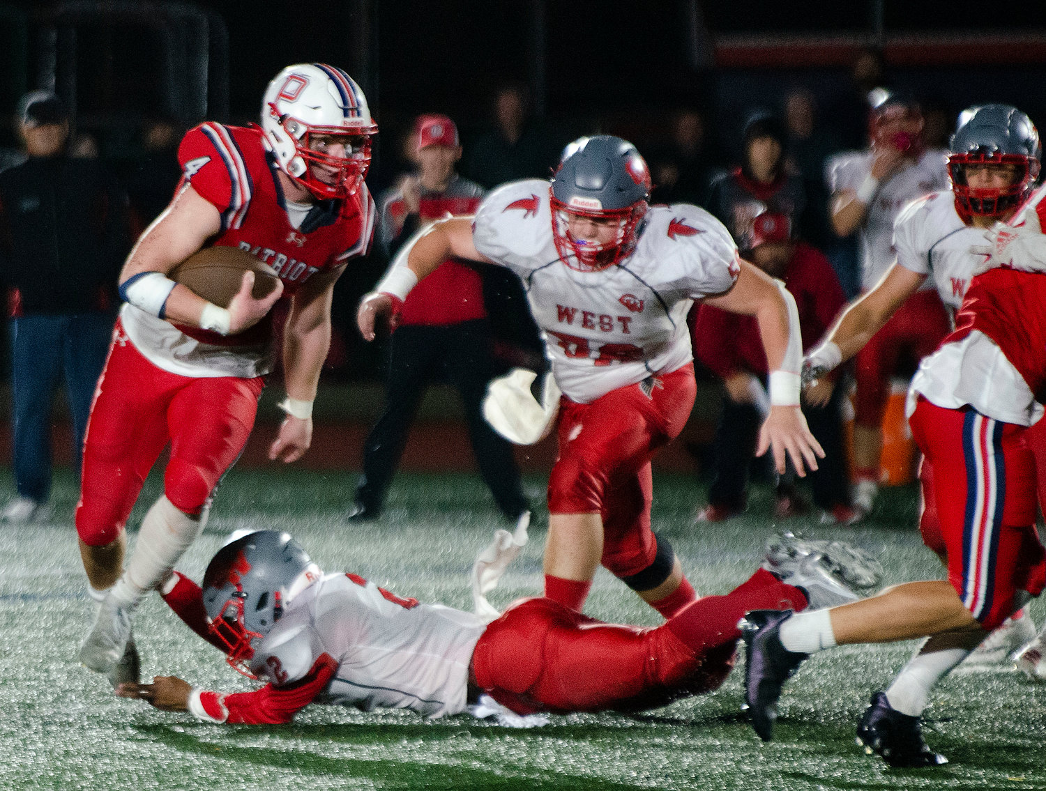 Neal Tullson takes off around the end for a big gain in the second half, leading to the Patriots’ third touchdown.