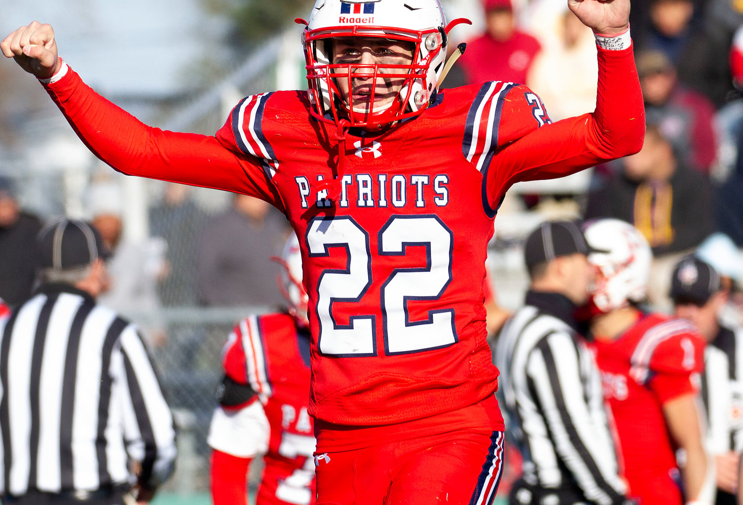 Dylan Brandariz celebrates after stopping a St. Ray’s rushing attempt in the fourth quarter.