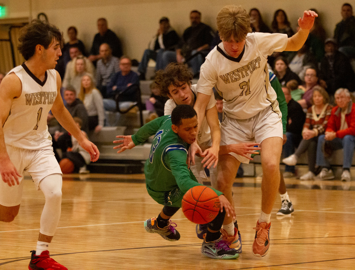 Hunter Brodeur (left) looks on as Ben Boudria and Chris Duarte fight for a loose ball with Tyler Anderson.