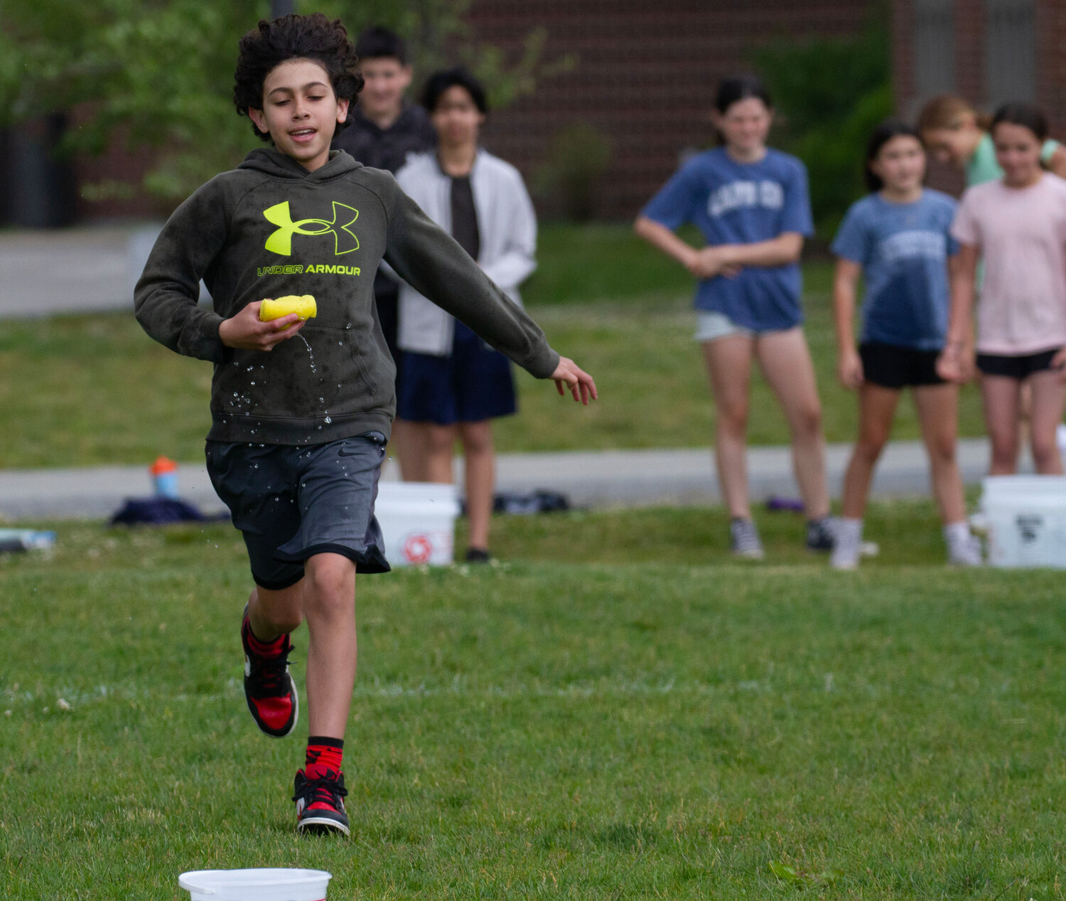 Angelo Perry competes in the sponge race during Lime Cluster's Field Day last week.