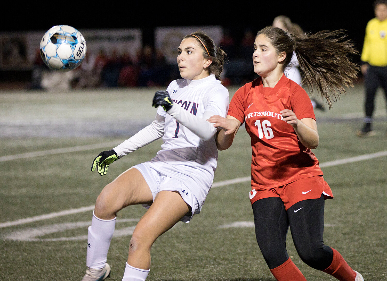 Evelyn Shuster vies for position on a throw-in pass.