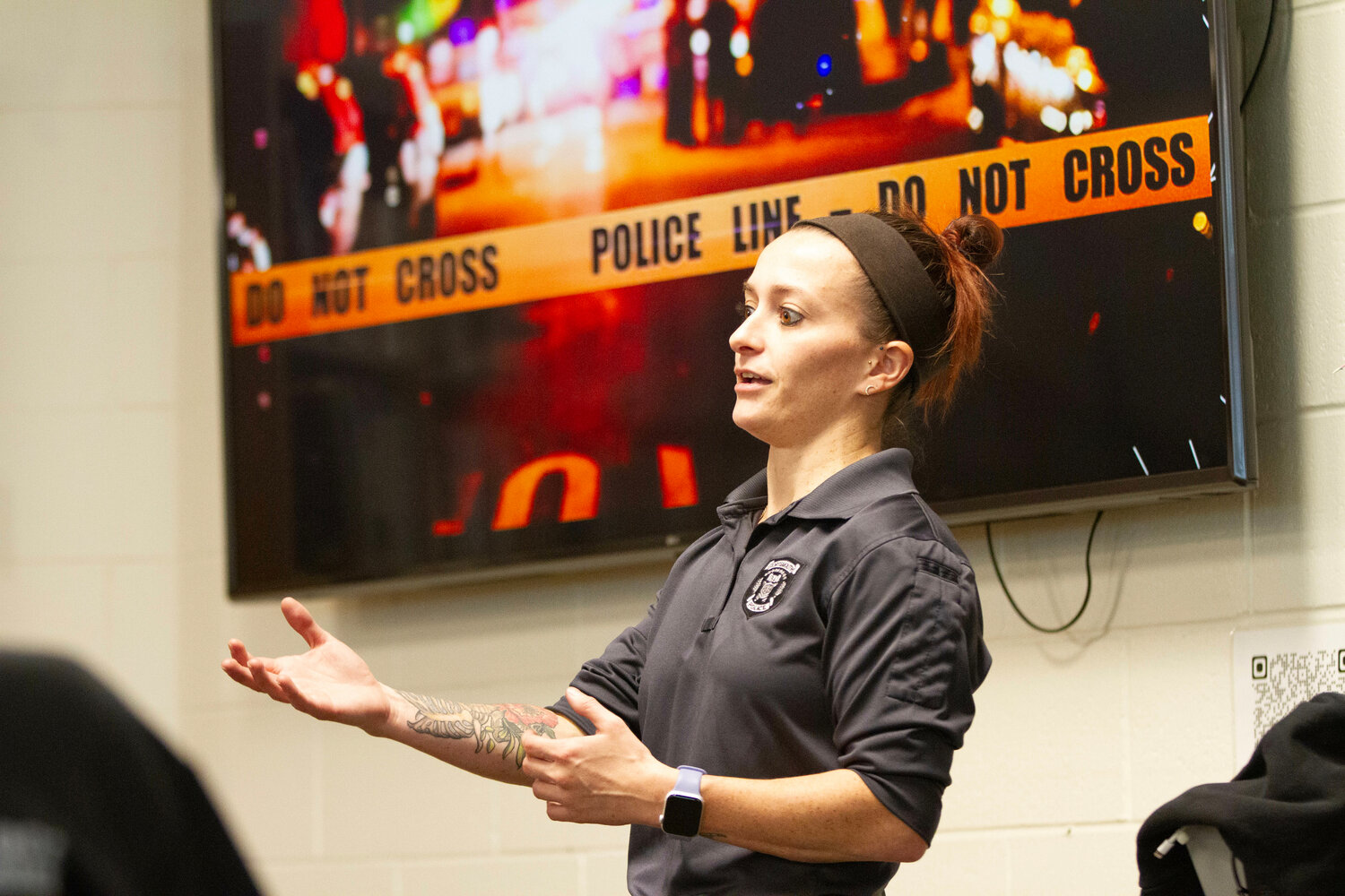 Portsmouth Police Det. JeanMarie Stewart lectures a small class on crime scene investigation.