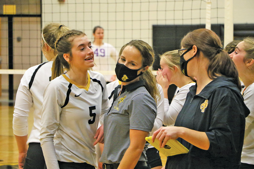 HEAD COACH Danielle Auten (right) and Maddy Mueller share a moment between sets. Mueller served up half of Emmetsburg&rsquo;s aces during Monday night&rsquo;s contest.