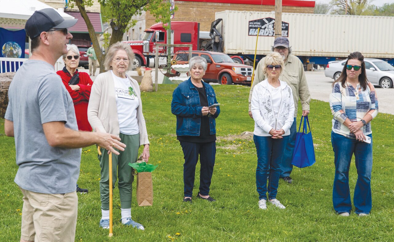 Decatur digs into Arbor Day tradition - Washington County Enterprise