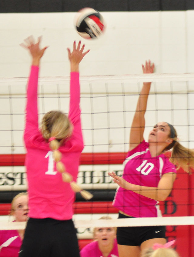 ELC&rsquo;s Maggie White (10) goes on the attack against Storm Lake on Monday. The teams celebrated Pink Out Night, raising funds to fight cancer. Photo by David Swartz