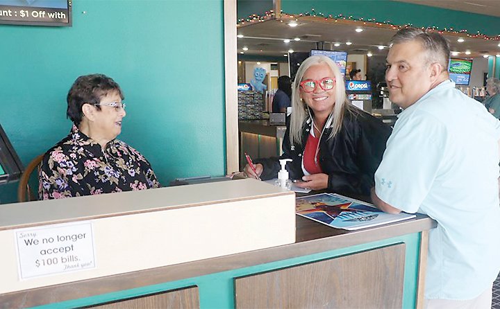 Manager Donna Handeland chatted with former employees Barb and Mike Heenan.  Photo by Michael Tidemann