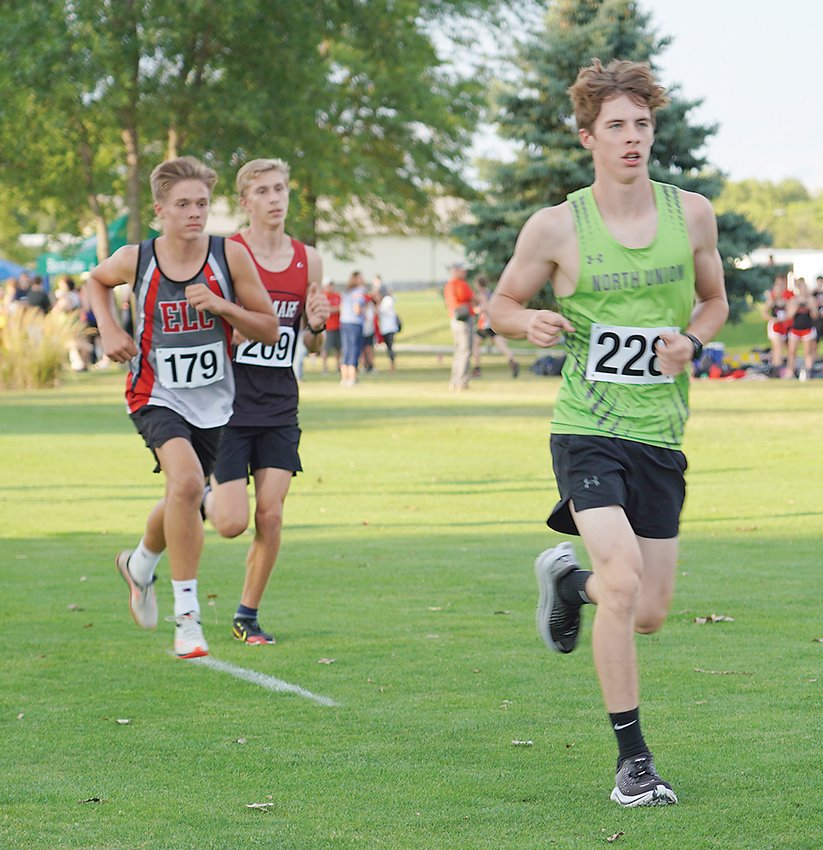 North Union&rsquo;s Gavyn Morphew runs just ahead of Estherville Lincoln Central&rsquo;s Bennett Duitsman in last Thursday&rsquo;s race at Spencer.  Photo by David Swartz