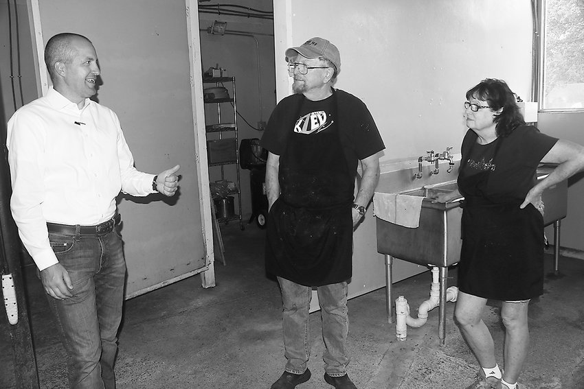 Iowa Ag Secretary Mike Naig met with Tom and Marilyn Johnstone at Armstrong locker Friday, Sept. 9.  Photo by Michael Tidemann