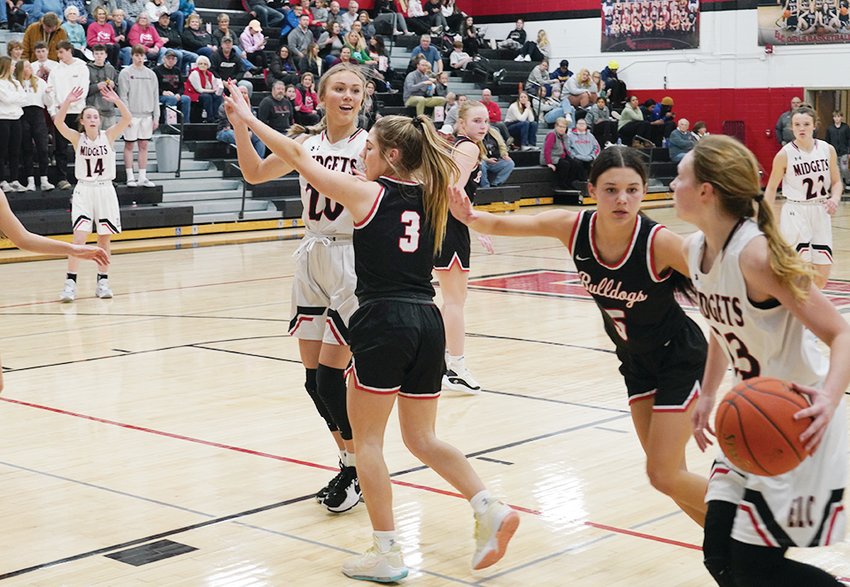 ELC&rsquo;s Haylee Stokes surveys the floor as she drives to the basket. The sophomore sensation found the  opening to throw to Jordyn Stokes (14) for a 3-pointer.  Photo by David Swartz