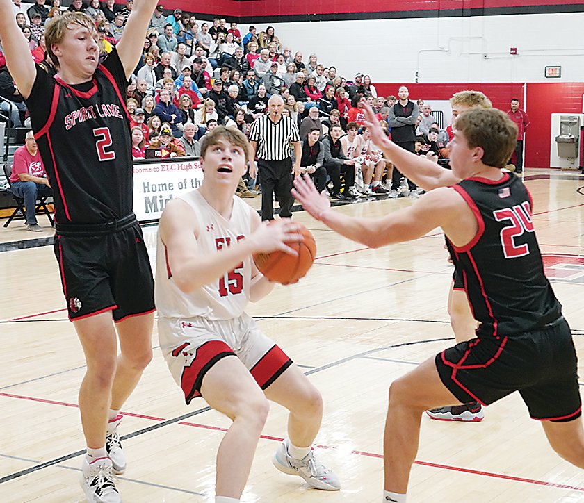 ELC&rsquo;s Blake Andrews (15) waits for the Spirit Lake defense to land before scoring a basket against the Indians in last Friday&rsquo;s game in Estherville.  Photo by David Swartz