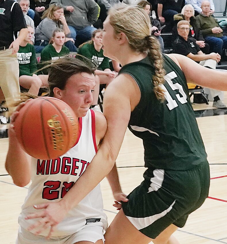 ELC&rsquo;s Jasey Anderson (22) looks for an open teammate as she gets past North Union&rsquo;s Ava Steinberger in Monday&rsquo;s game in Estherville.