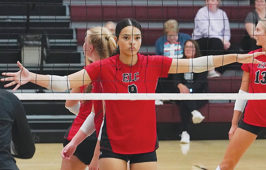 ELC’s Saharia White awaits the serve during the Midgets’ match against Sibley-Ocheyedan at the Okoboji quad on Tuesday in Milford.