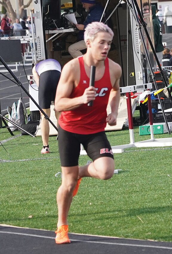 ELC’s Warren Duitsman runs his leg of the 4x800-meter relay during last week’s meet at Okoboji. For results from that meet, turn to Page 8B.