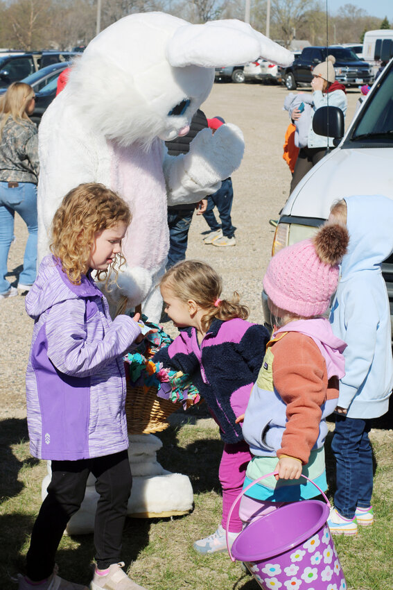 The annual city of Estherville Easter Egg Hunt took place at 10 a.m. – sharp! – Saturday morning at Spurgin Park. Baseball players and coaches from Indian Hills Community College warmed up in the baseball field and took time out to watch the festivities as children on three different bare fields rushed after eggs filled with candy. The age groups were second and third graders, kindergarten and first graders, and infants to pre-kindergarten.