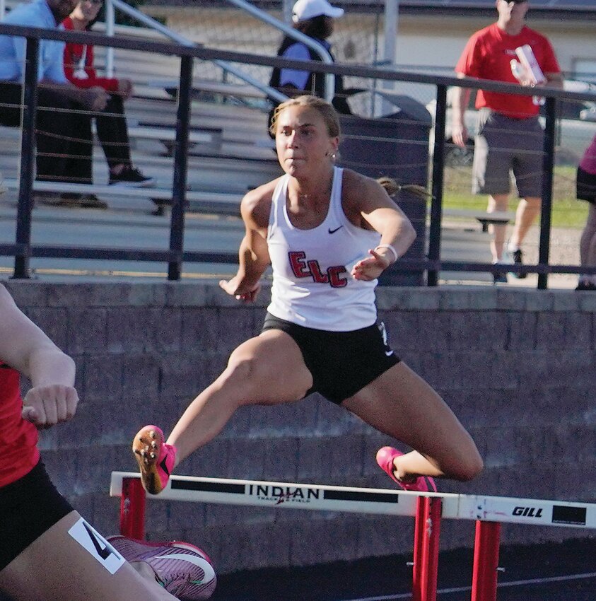 ELC’s Rylee Yager runs the final leg of the shuttle hurdle relay at the 2025 Lakes Conference Meet at Spirit Lake.