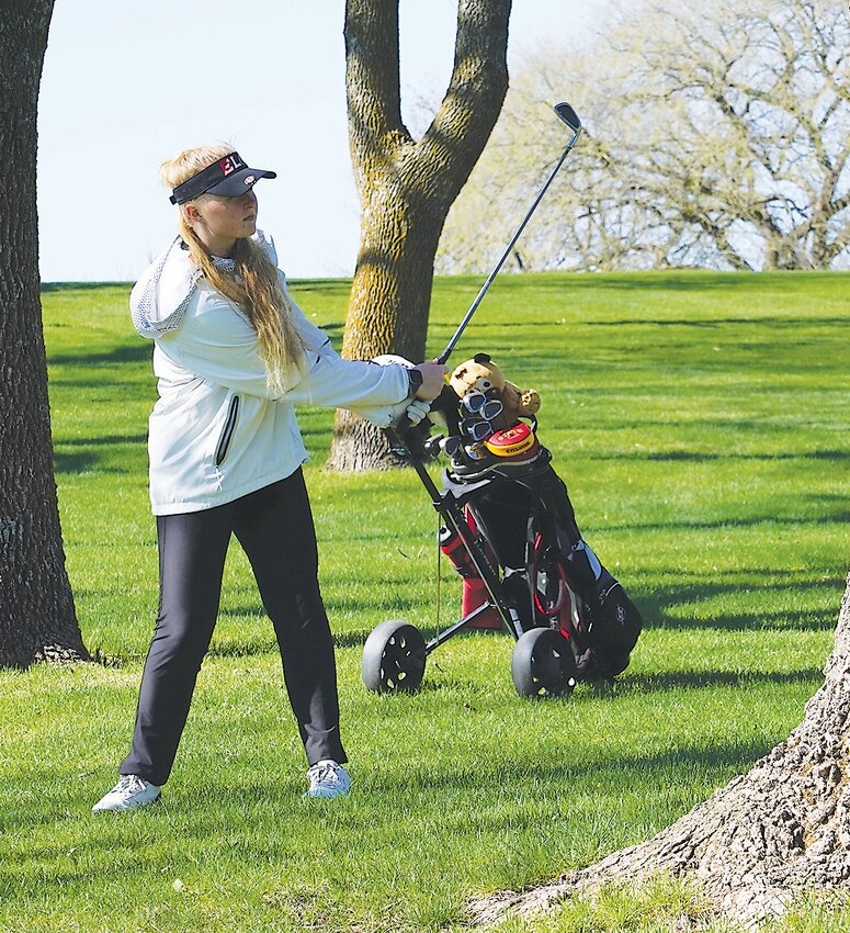 ELC’s Hanna Paulson extended her season with a fourth-place finish at last week’s Region 1A met.