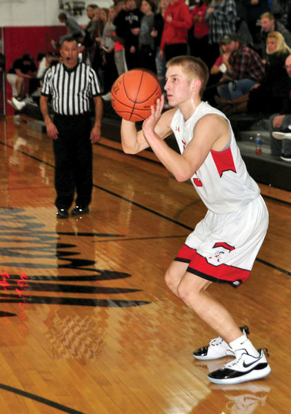 ELC’s Izaak Sander hit four 3-pointers in a 26-point effort against Storm Lake on Friday.The senior is averaging over 11 points per game this season.
File photo