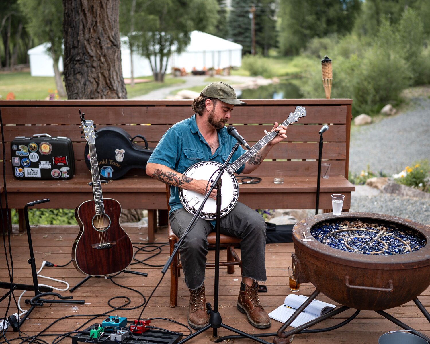 Business Spotlight: Kick off the weekend with Foot Stompin' Fridays at Almont